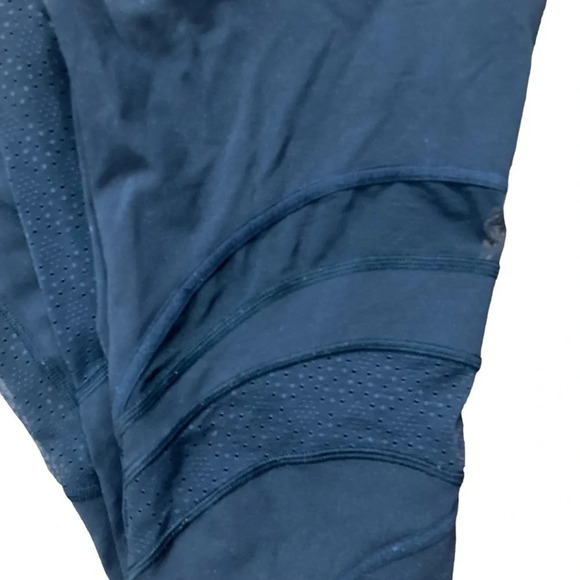Lululemon Black 7/8 Length See-Thru Legging. Sz: 2 - Picture 2 of 9